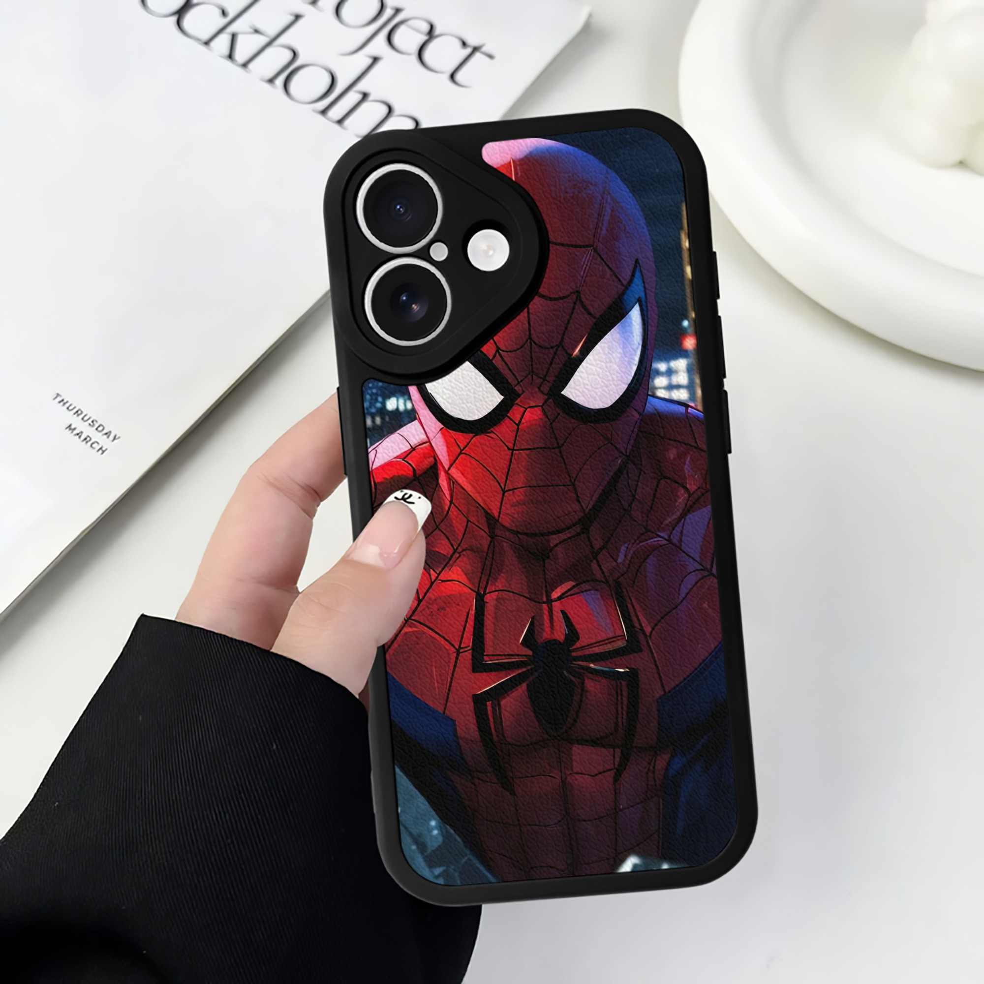 （画像用） Spider Man スパイダーマン 【iPhone 16シリーズ対応】シリコンスマホケース（レザー調） 材質：シリコン